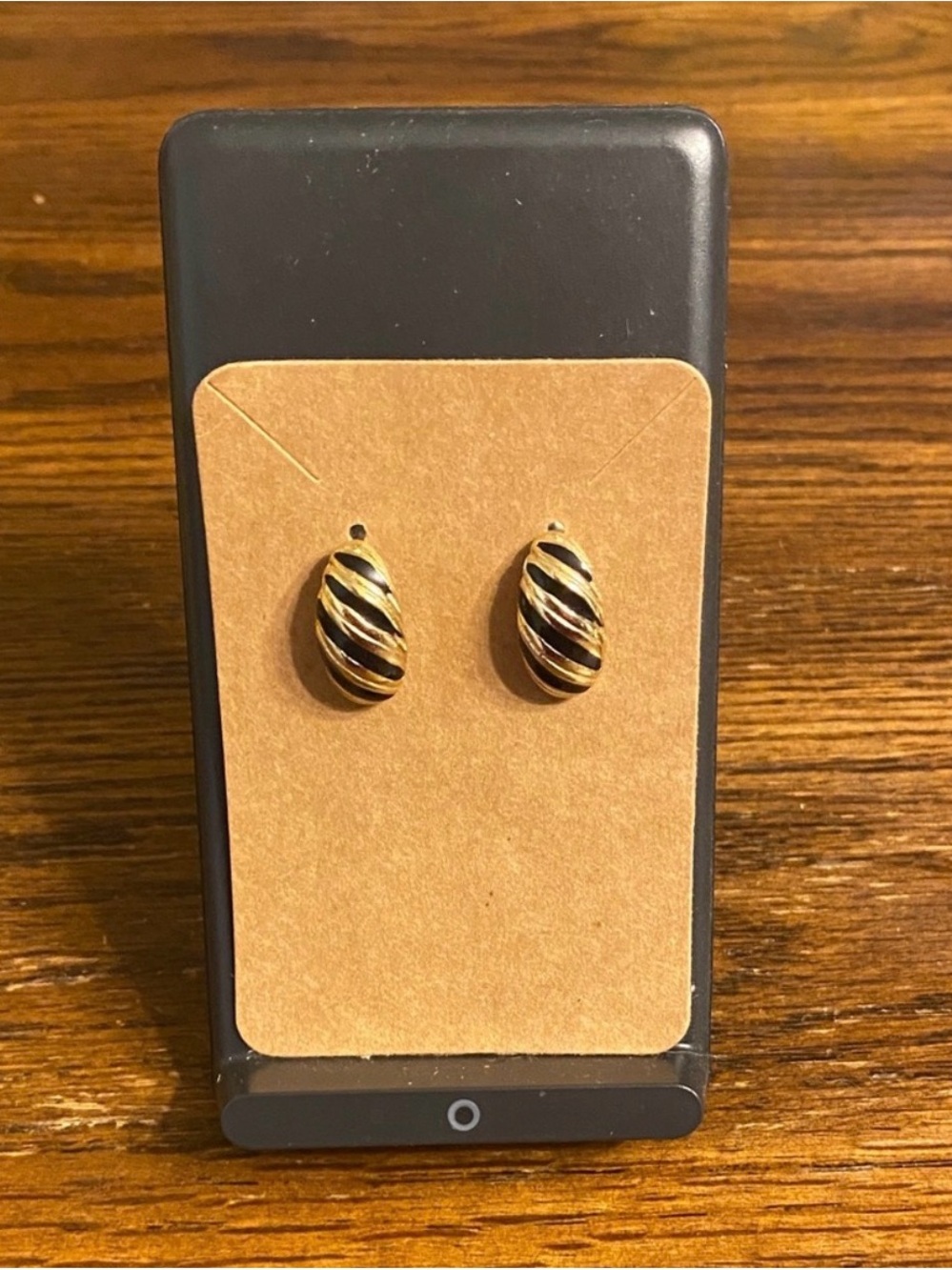 Vintage 80s Style Black & Gold Ribbed Shell Dome Stud Earrings NWT
